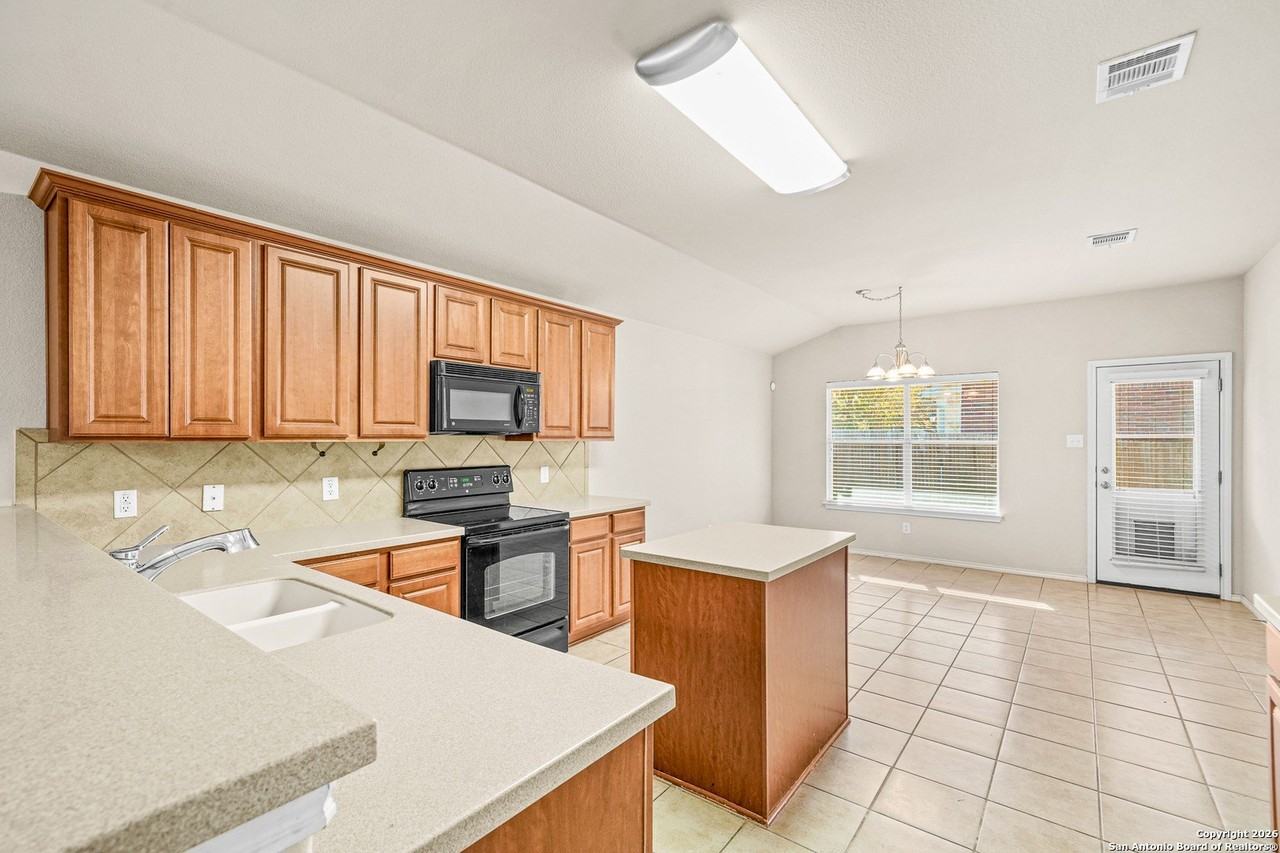 703 Point Spgs - Photo 6 of 32