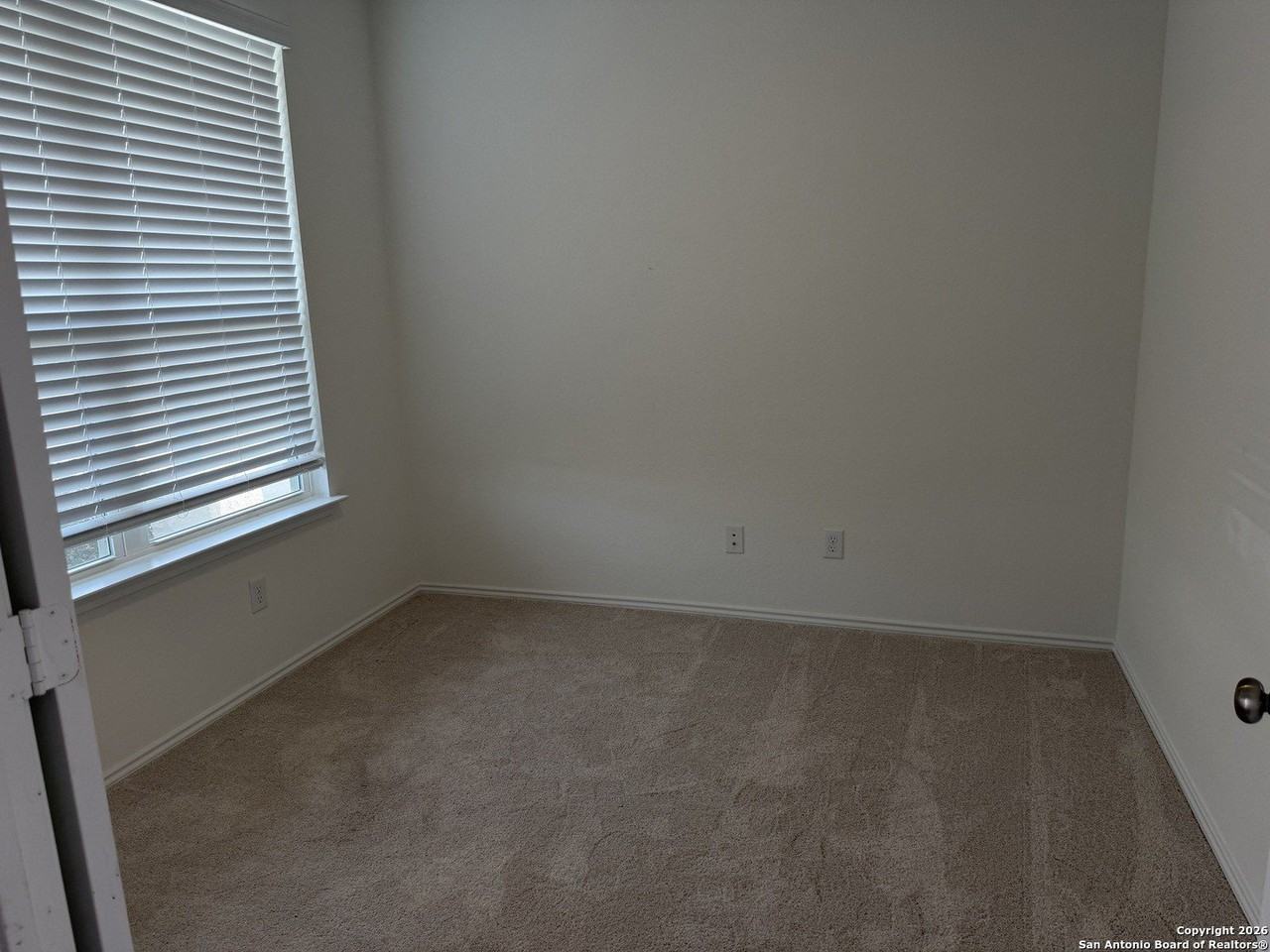 148 Acorn Cir - Photo 5 of 36