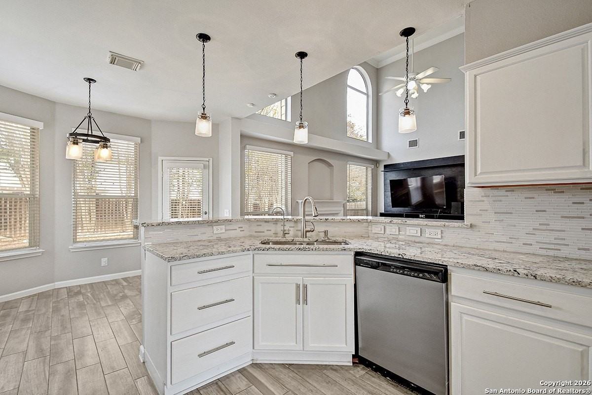 6407 Jade Knl - Photo 3 of 23