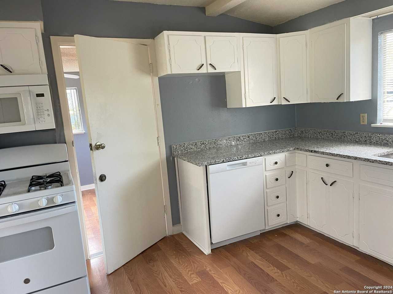 742 Olney Dr - Photo 3 of 17