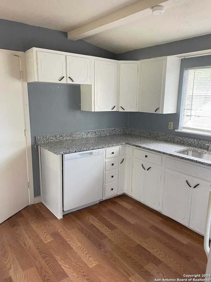 742 Olney Dr - Photo 5 of 17