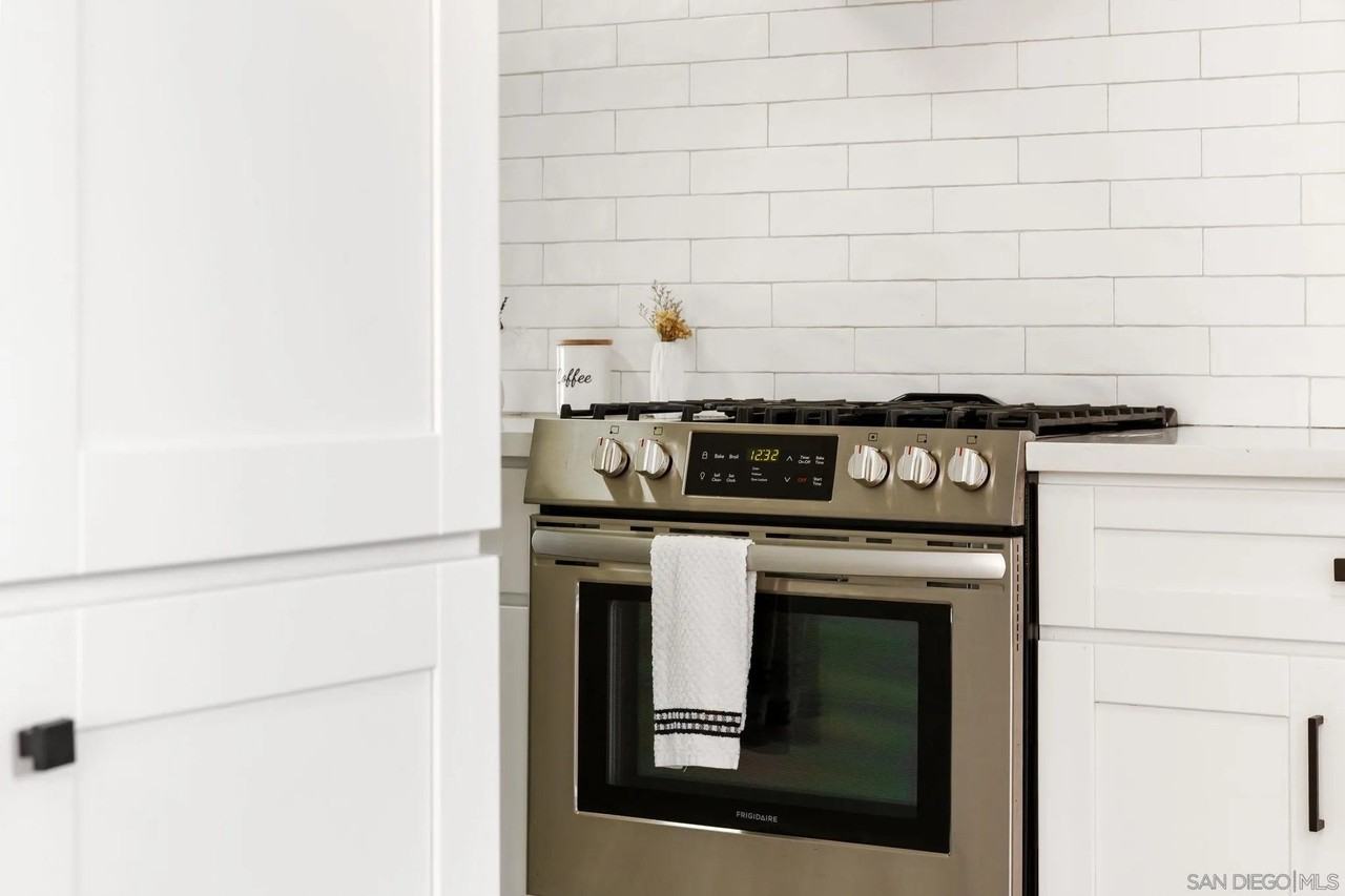 2154 Union St - Photo 6 of 21