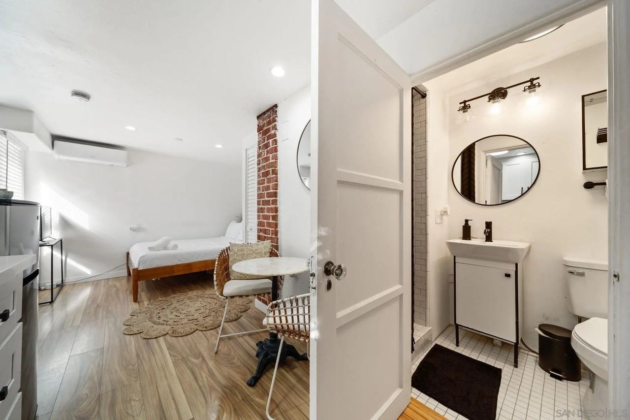 2154B Union St - Photo 4 of 11