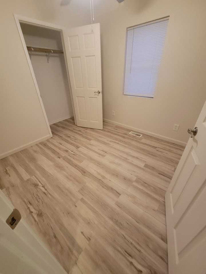 606 W 11th St #1 - Photo 4 of 14