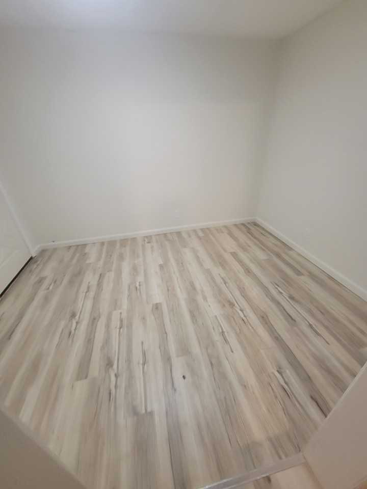 606 W 11th St #1 - Photo 5 of 14