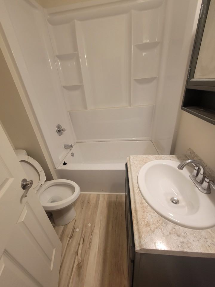 606 W 11th St #1 - Photo 7 of 14