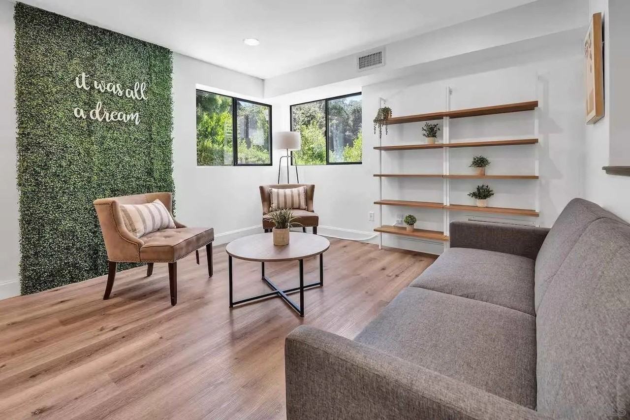 3550 Laketree Dr - Photo 4 of 50