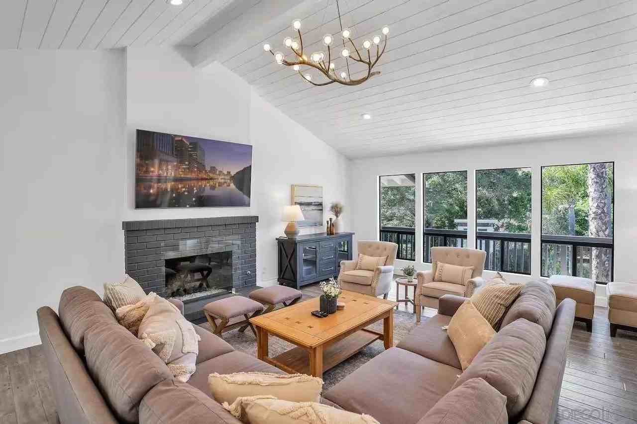 3550 Laketree Dr - Photo 6 of 50