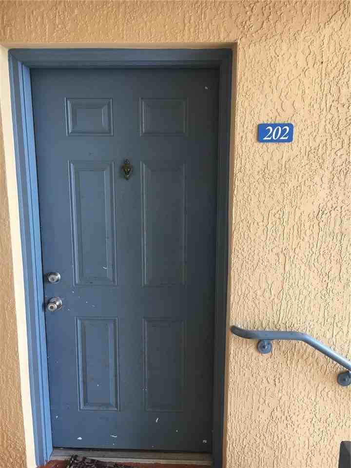 533 Villa Del Sol Cir - Photo 2 of 21