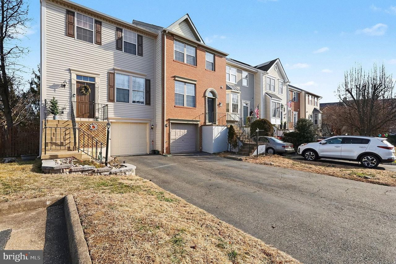 203 Knollwood Ct - Photo 3 of 25