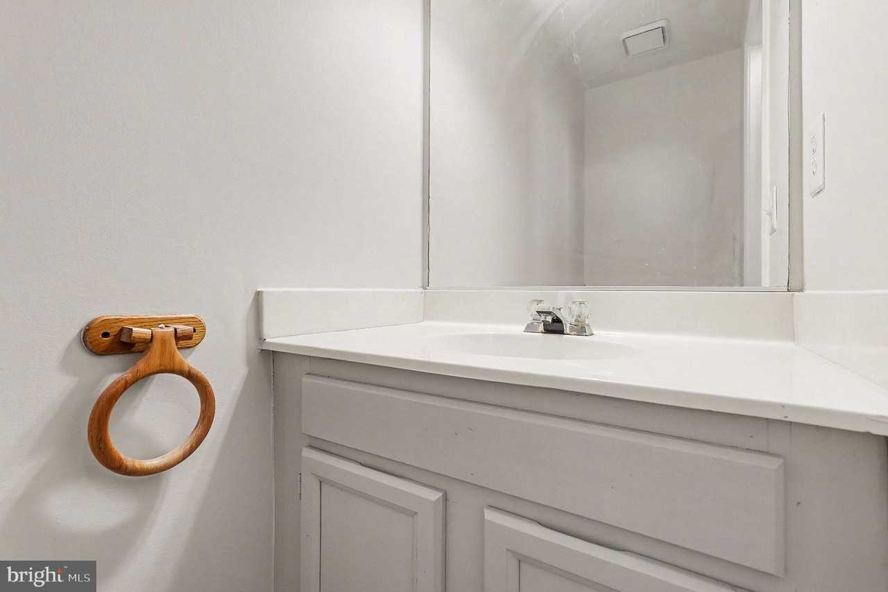 203 Knollwood Ct - Photo 6 of 25