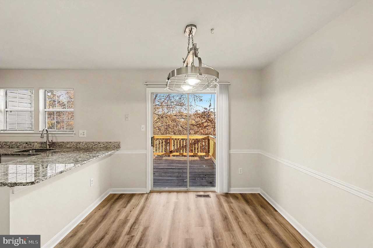 203 Knollwood Ct - Photo 7 of 25