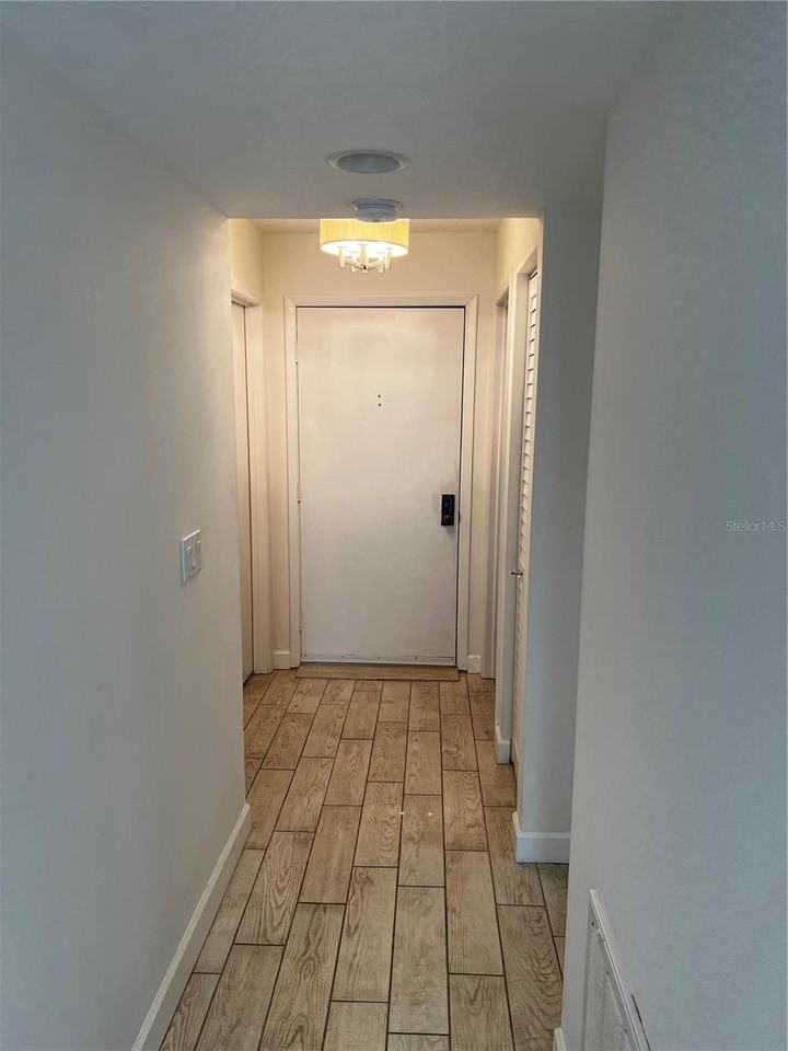 825 S Osprey Ave #203 - Photo 4 of 40