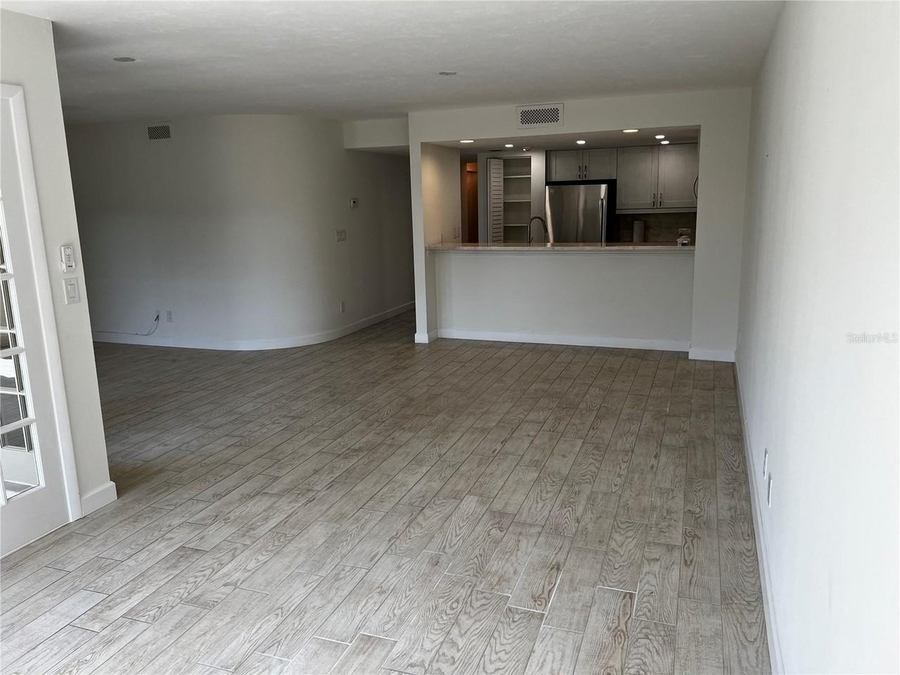 825 S Osprey Ave #203 - Photo 5 of 40