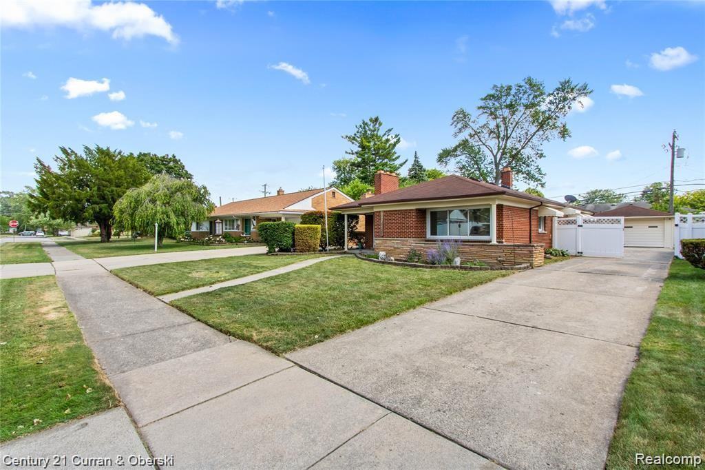 25427 Elon Dr - Photo 2 of 17