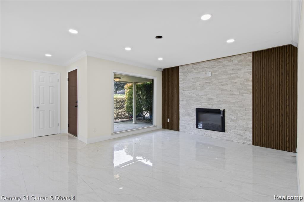 25427 Elon Dr - Photo 3 of 17