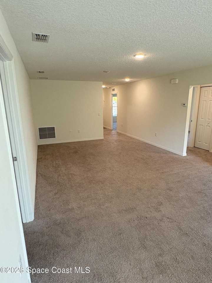 212 Alminar Ave Se - Photo 4 of 16