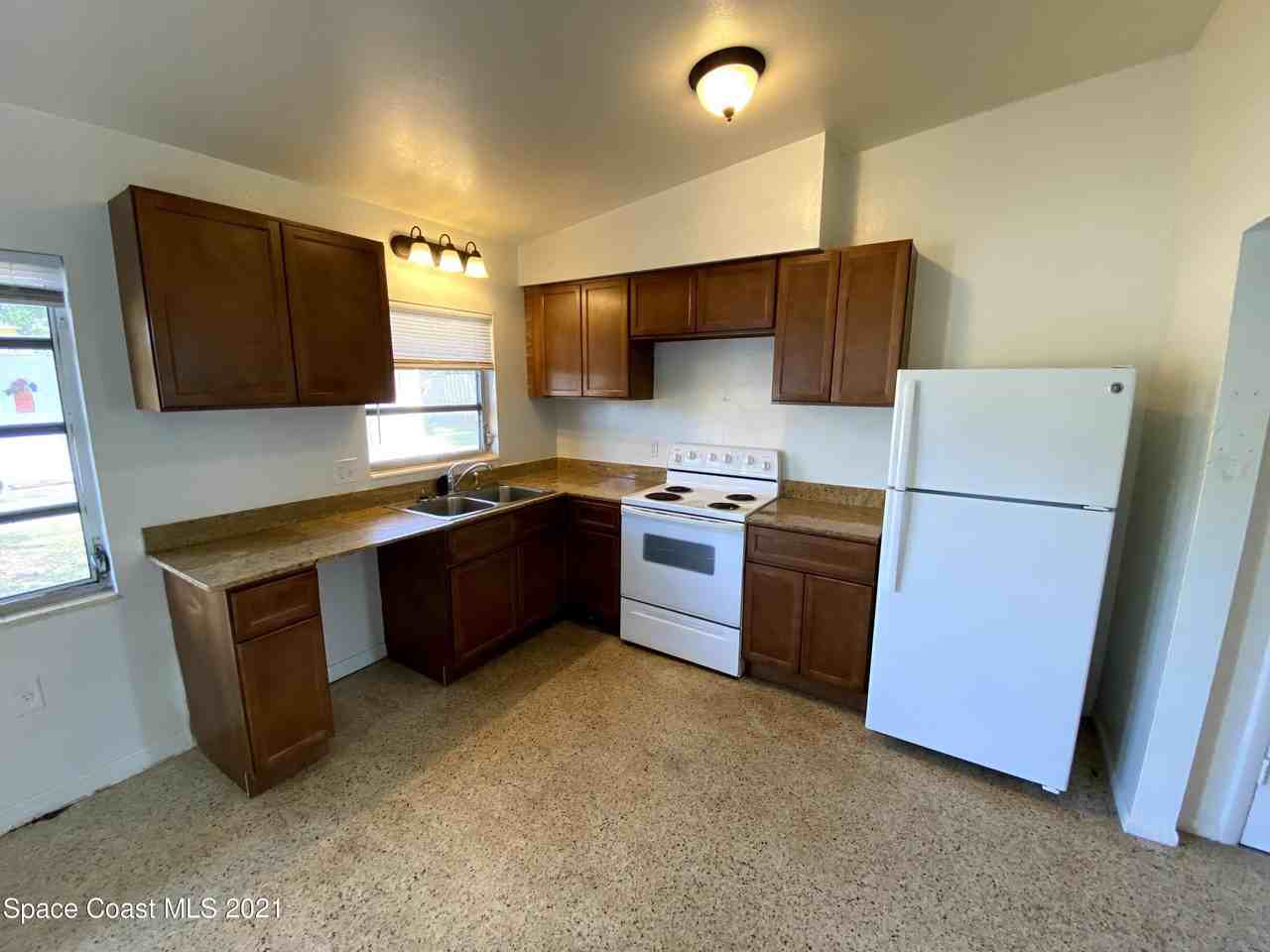 115 Pierce Ave Apt B2 #B2 - Photo 2 of 6