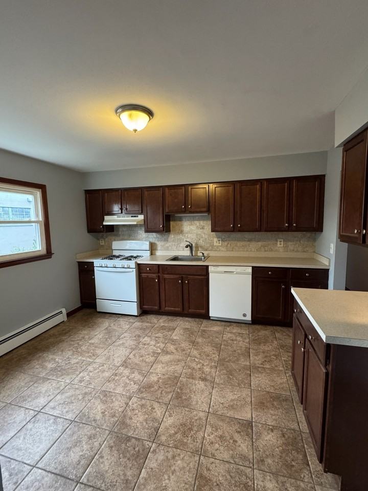 892 Hobson St - Photo 4 of 14