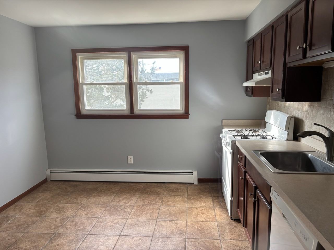 892 Hobson St - Photo 6 of 14