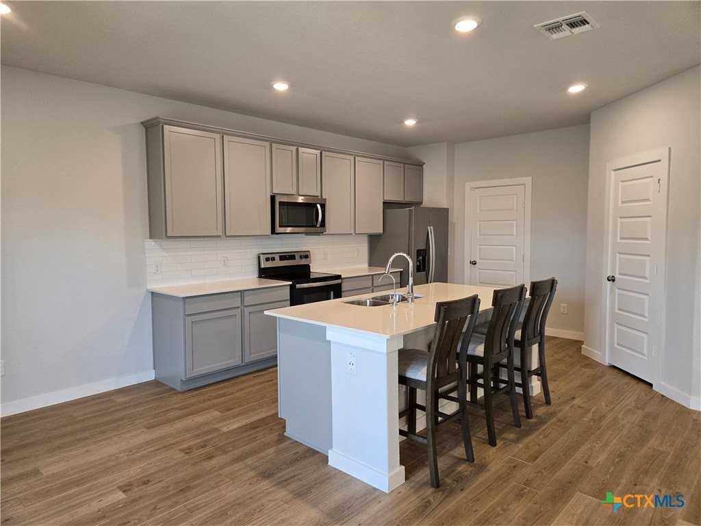 2408 Ayers Dr - Photo 4 of 17