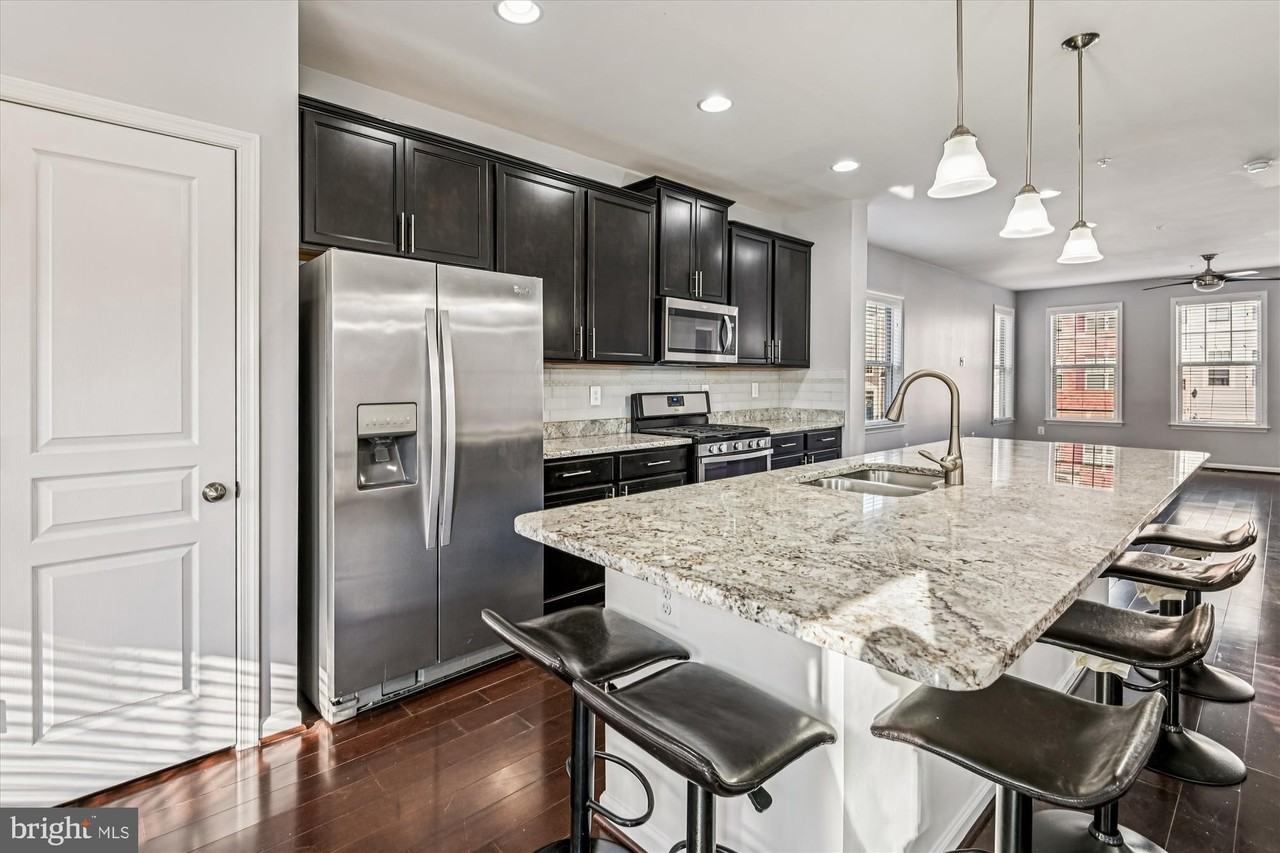 7523 Holly Ridge Dr - Photo 3 of 50