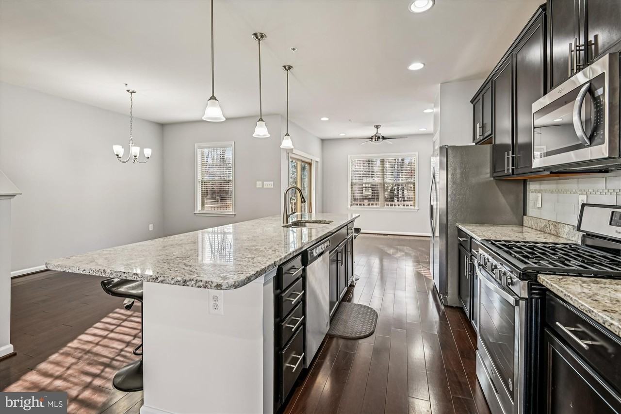 7523 Holly Ridge Dr - Photo 4 of 50