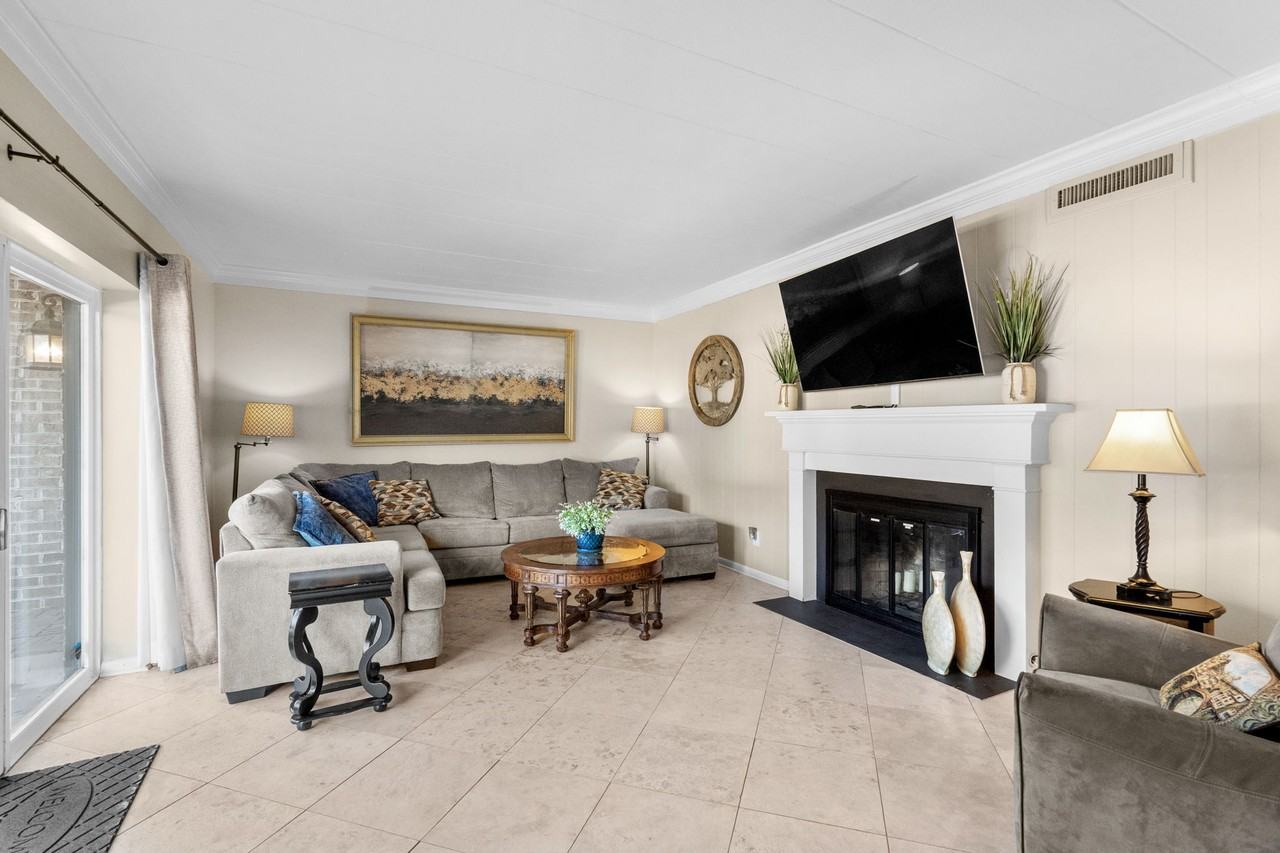 10100 Lakeshore Drive - B1Unit B1 #B1 - Photo 5 of 43