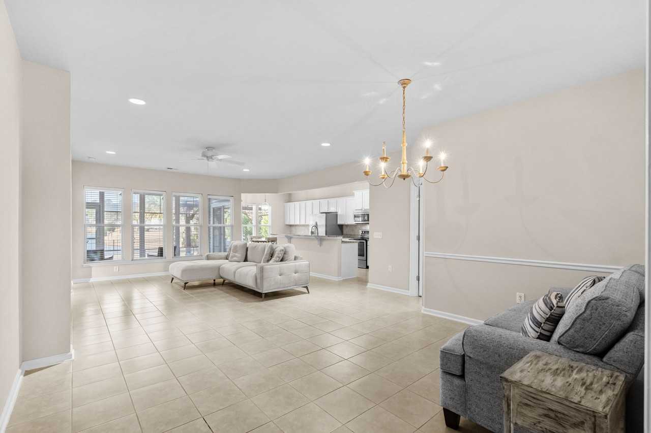 2401 Hobart St #1 - Photo 4 of 50