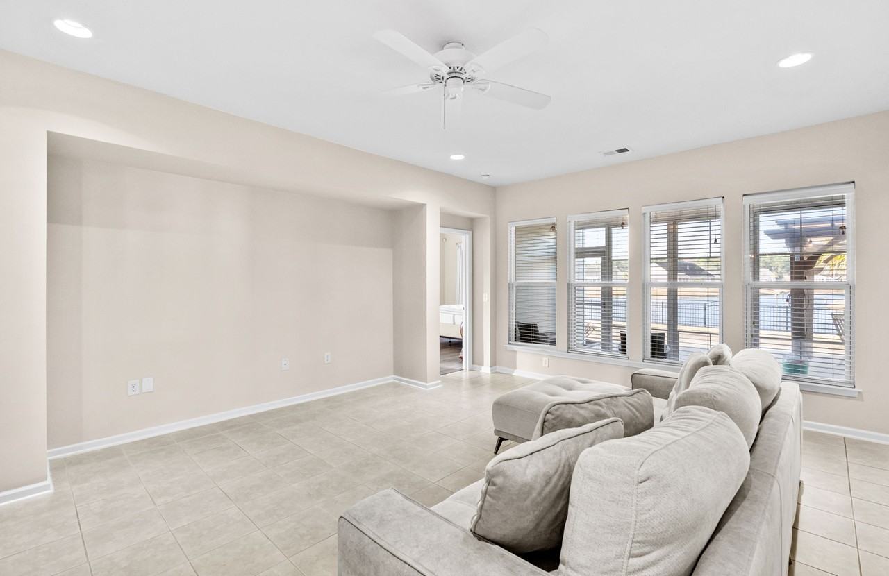 2401 Hobart St #1 - Photo 6 of 50