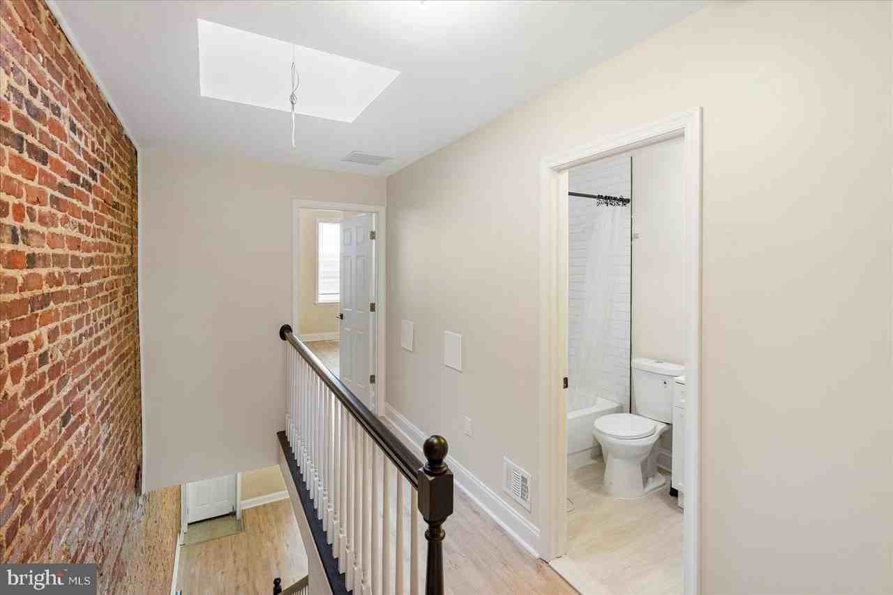 3205 Esther Pl - Photo 3 of 32