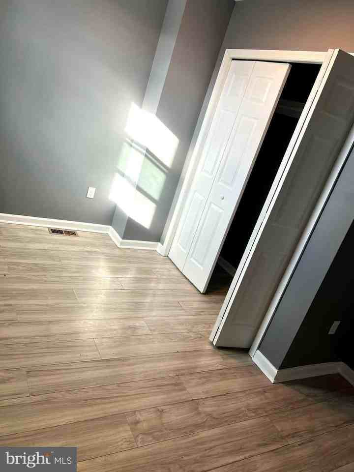 2713 E Monument St - Photo 4 of 9