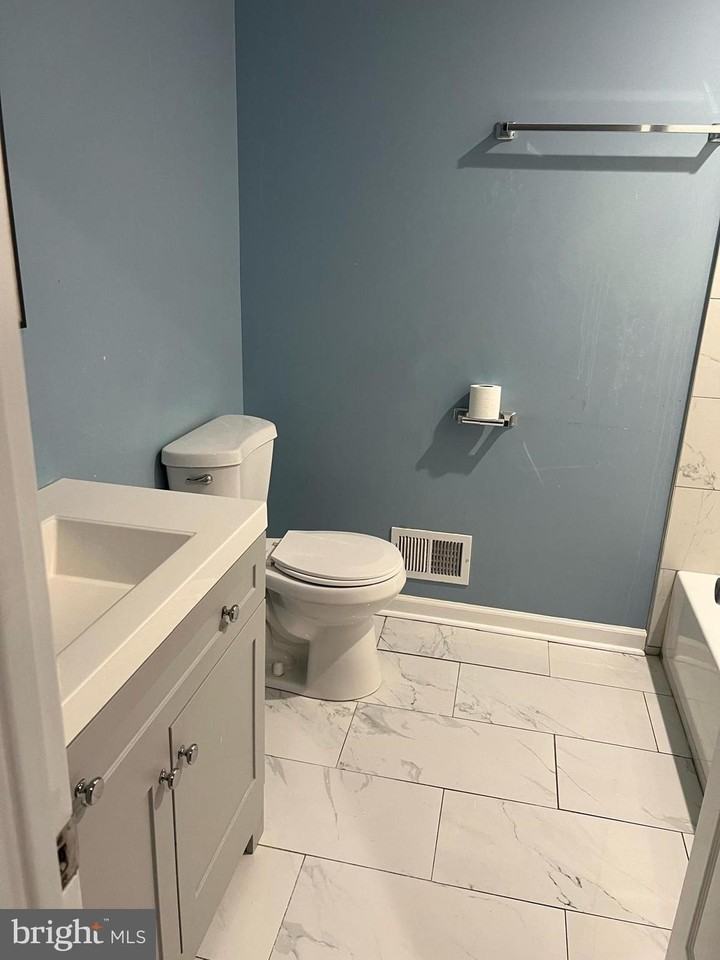 2713 E Monument St - Photo 7 of 9