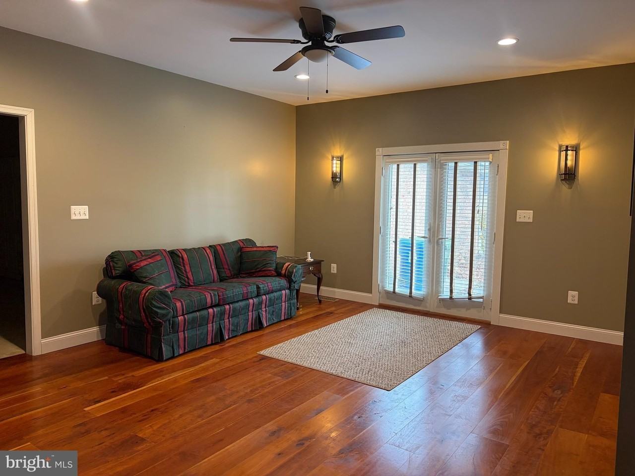 1212 Glenview Ct - Photo 3 of 16