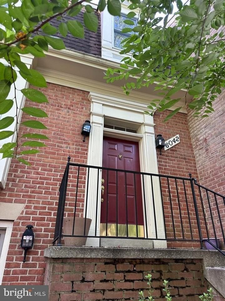 6042 Loganwood Dr - Photo 2 of 20