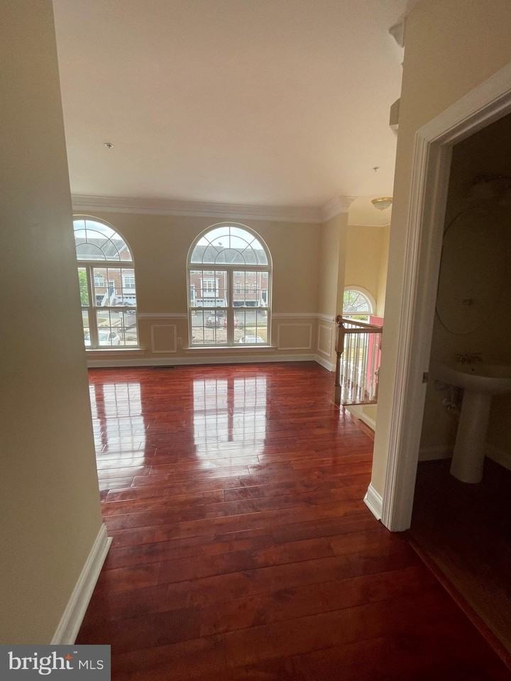 3916 Bryant Park Cir - Photo 4 of 23