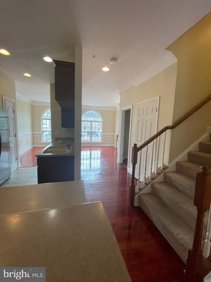 3916 Bryant Park Cir - Photo 7 of 23