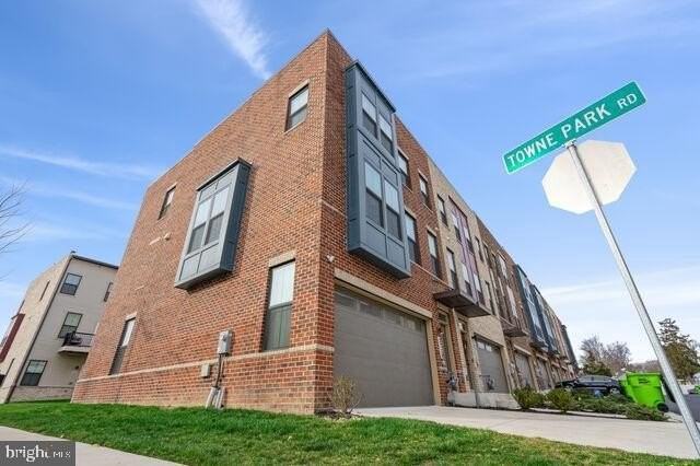 2715 Evansgreen Dr - Photo 2 of 45