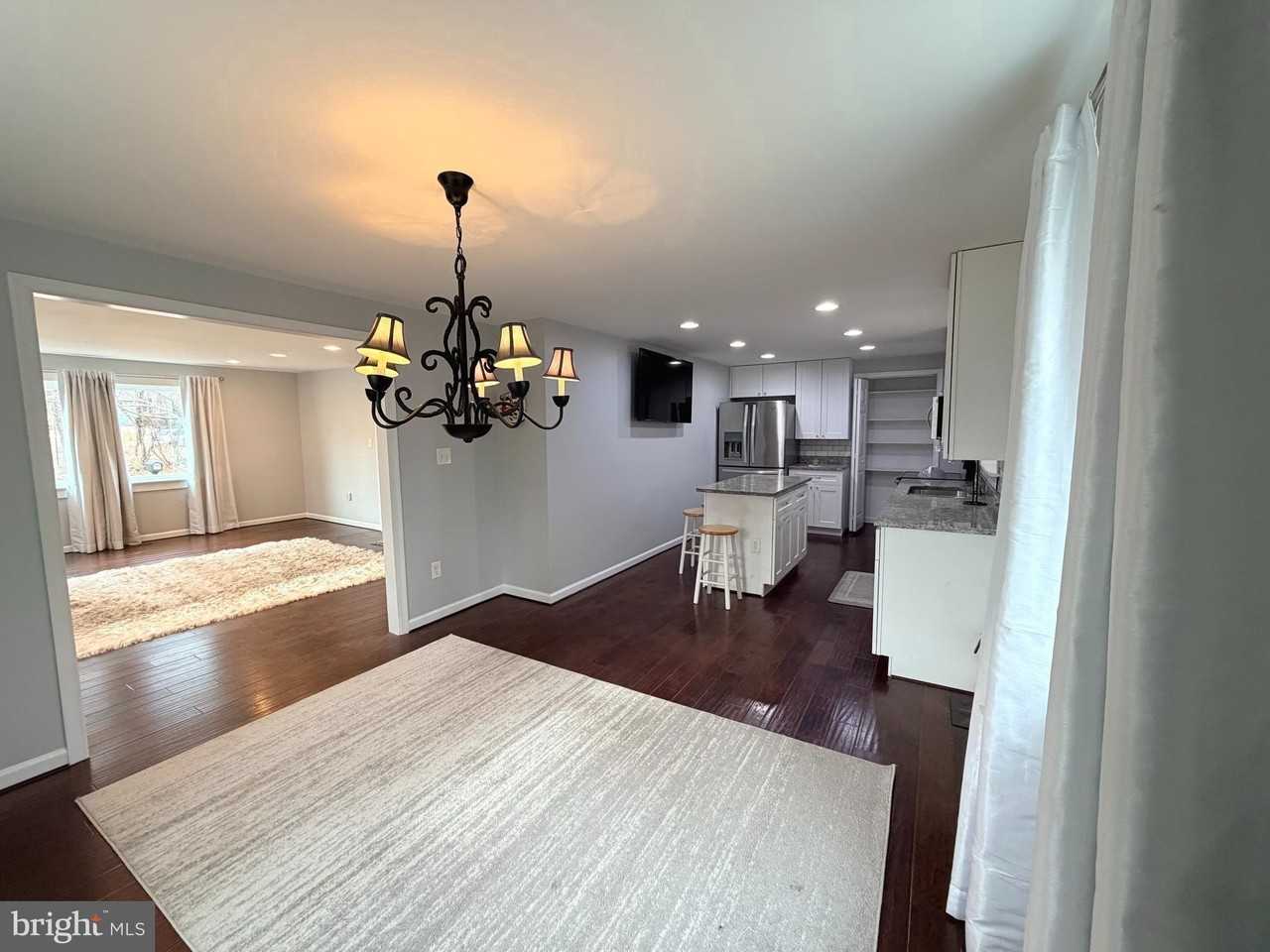 8710 Pamper Ln - Photo 4 of 35