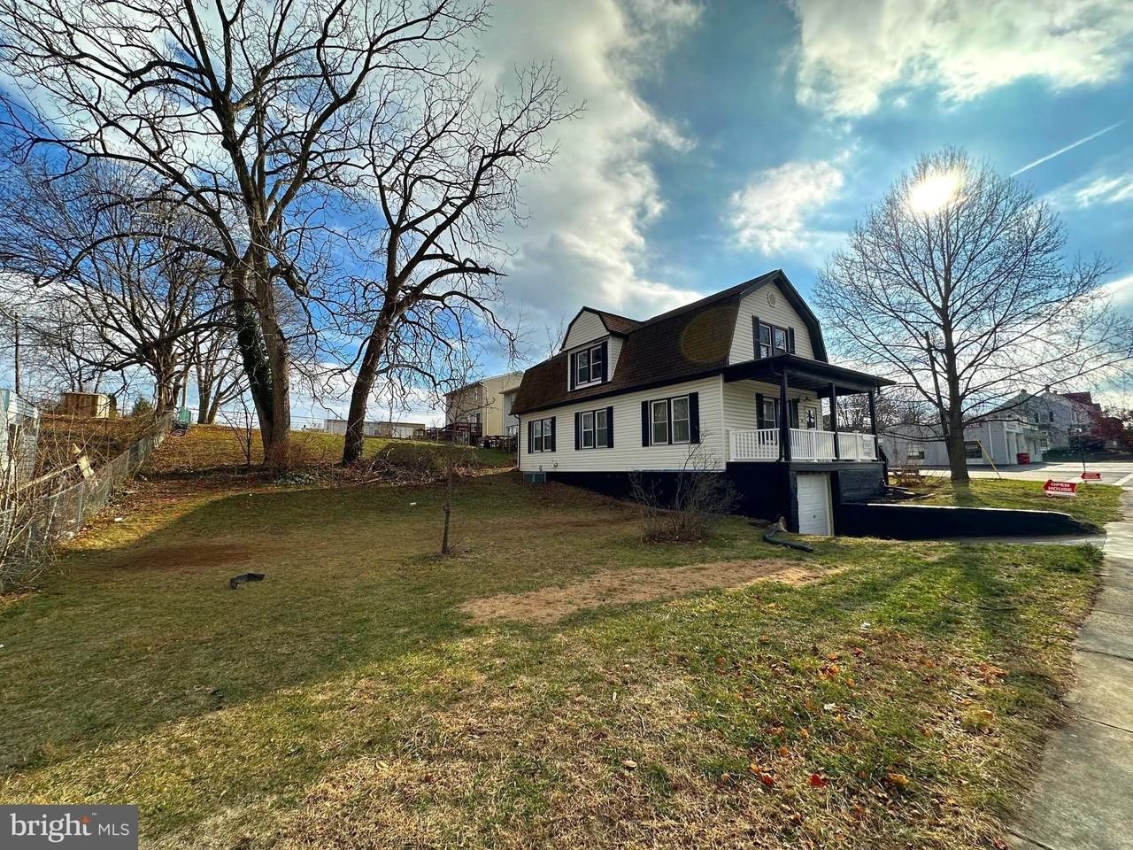 626 Maryland Ave - Photo 2 of 29