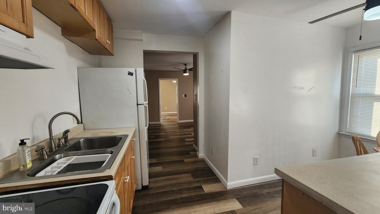 108 E Pacific Ave Apt 2 #2 - Photo 4 of 19