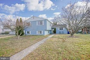 featured image of 220 College Dr