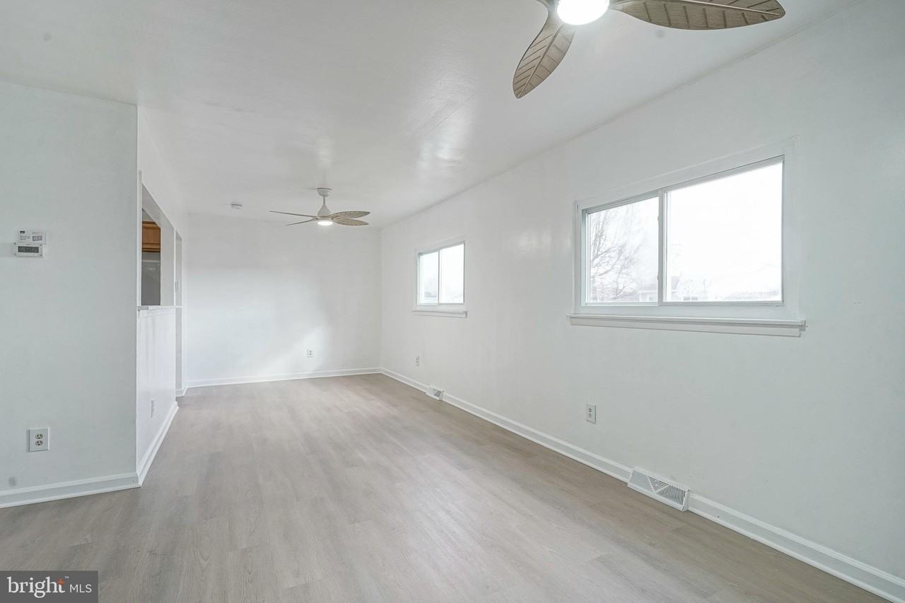 220 College Dr - Photo 4 of 28