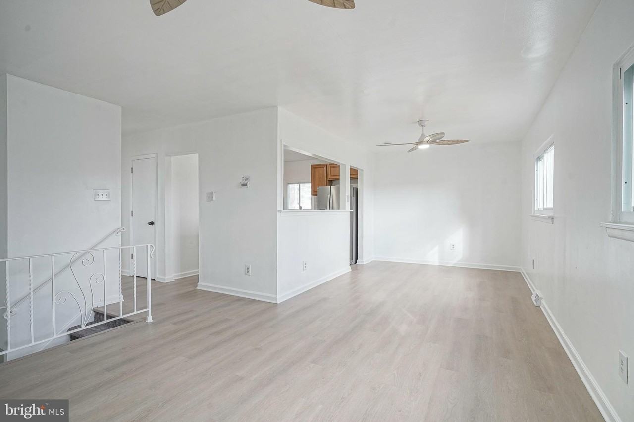 220 College Dr - Photo 5 of 28