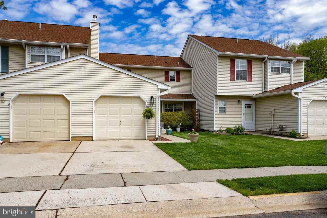 11 Salisbury Ct - Photo 3 of 28