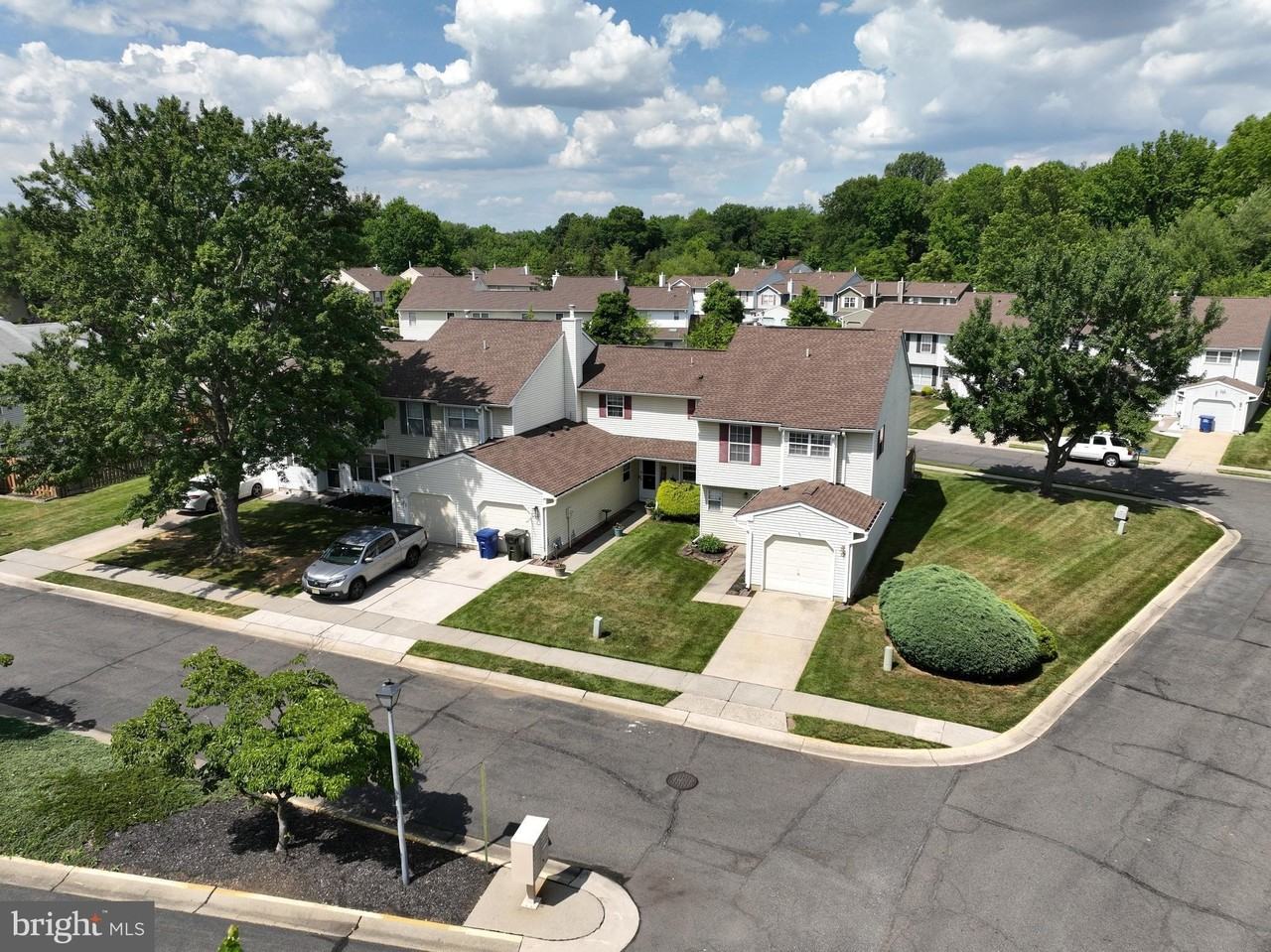 11 Salisbury Ct - Photo 5 of 28