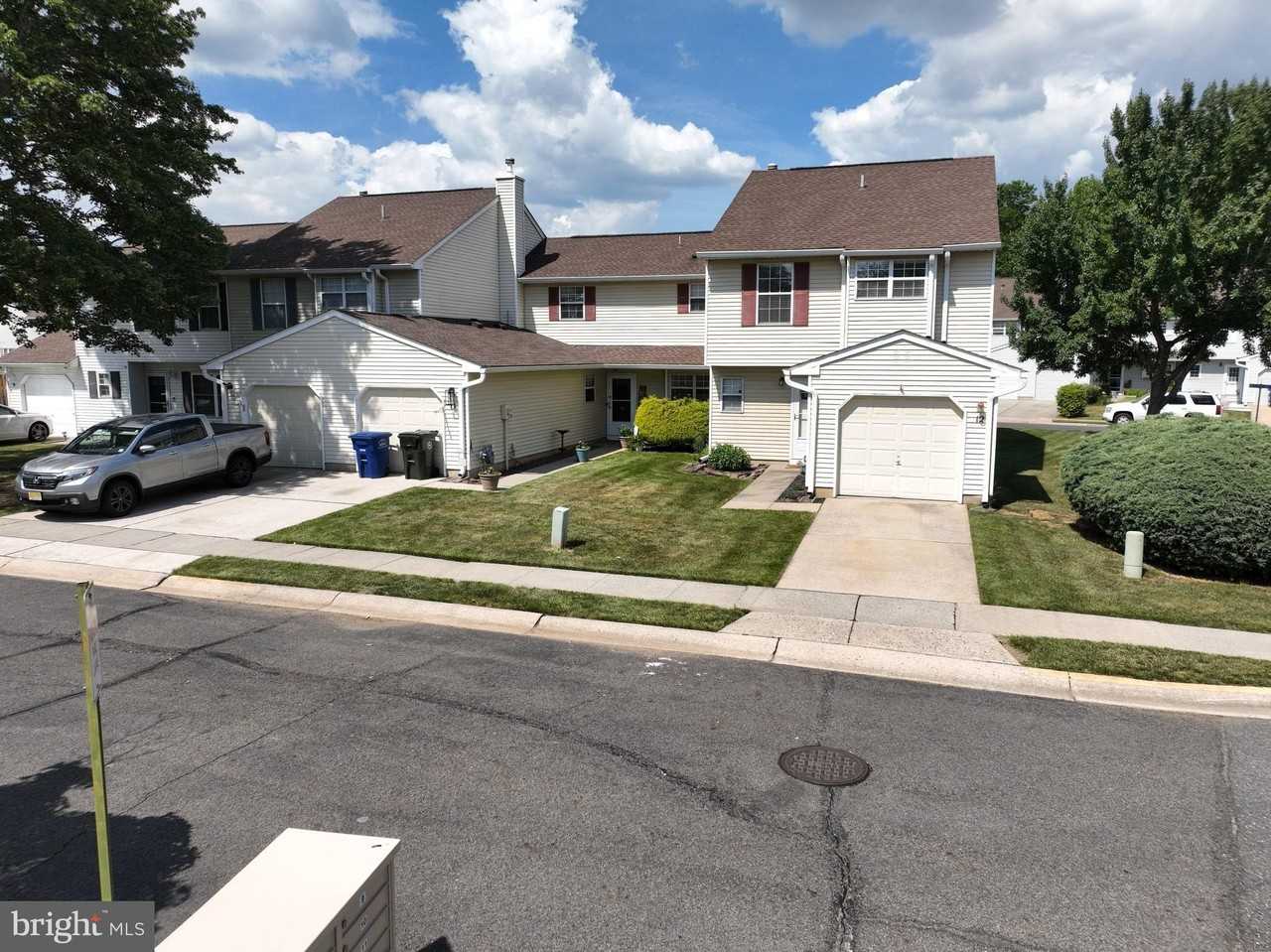 11 Salisbury Ct - Photo 6 of 28