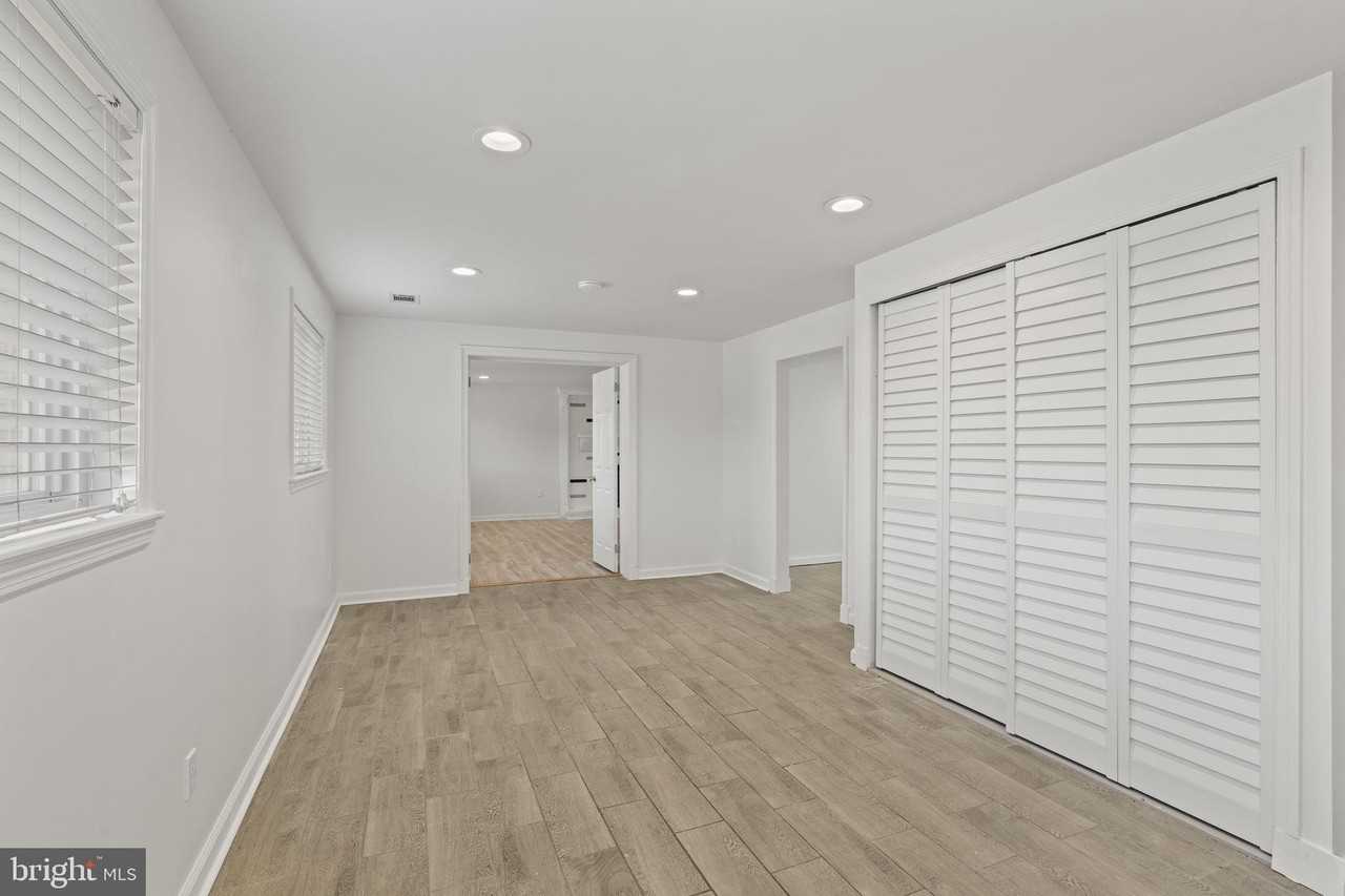 139 Adrienne Ave - Photo 4 of 34