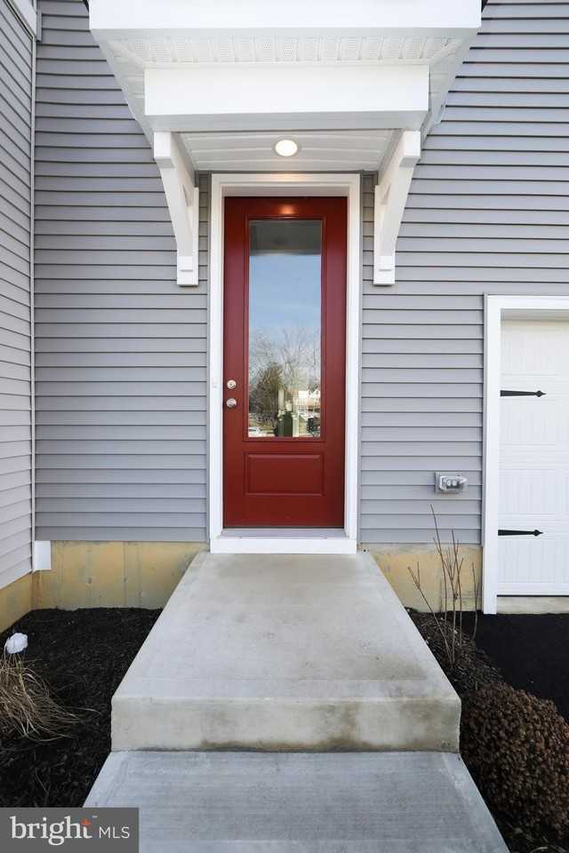 65 Basswood St - Photo 4 of 46