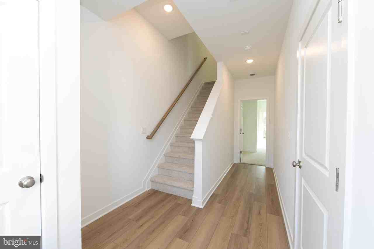 65 Basswood St - Photo 5 of 46